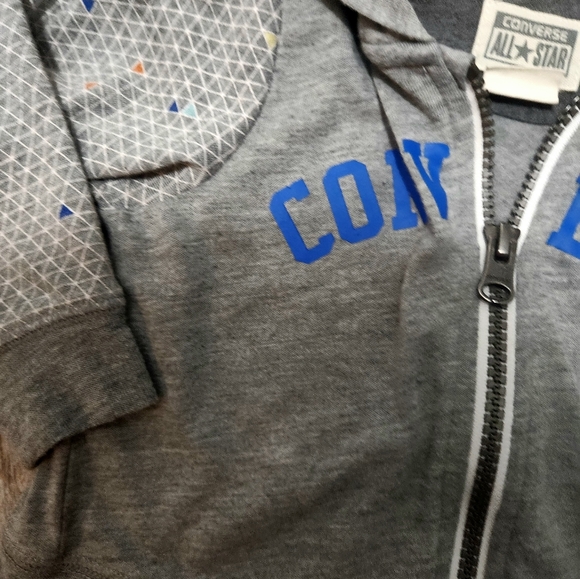 3 toddler Boy Hoodies, 18m/24m Dinoflauge, Converse & Camo print - Picture 9 of 12